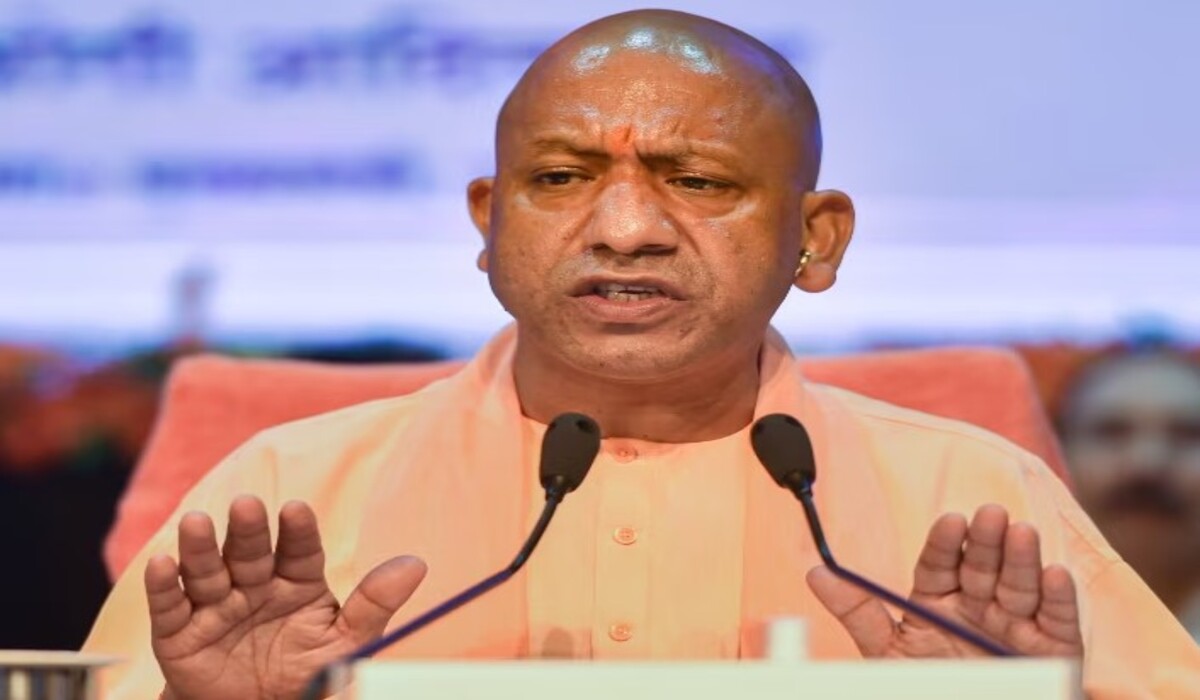 CM Yogi: 'वे दंगाई को उल्टा लटकाकर मिर्च पाउडर से छिड़कते हैं', मुख्यमंत्री Yogi ने दंगाई के लिए रैली में कहा