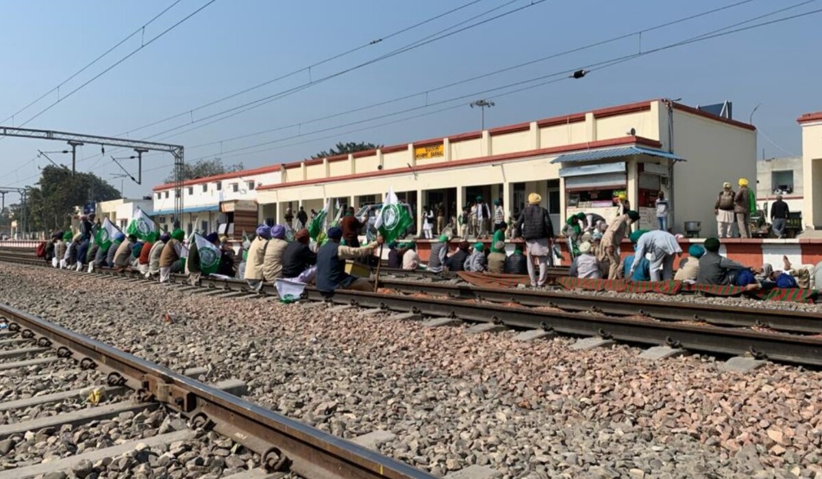 Trains canceled in Haryana: किसानों के आंदोलन के कारण, यात्रियों को परेशानी का सामना, शताब्दी सहित नौ ट्रेनें रद्द; बारह से अधिक को दिशा बदल