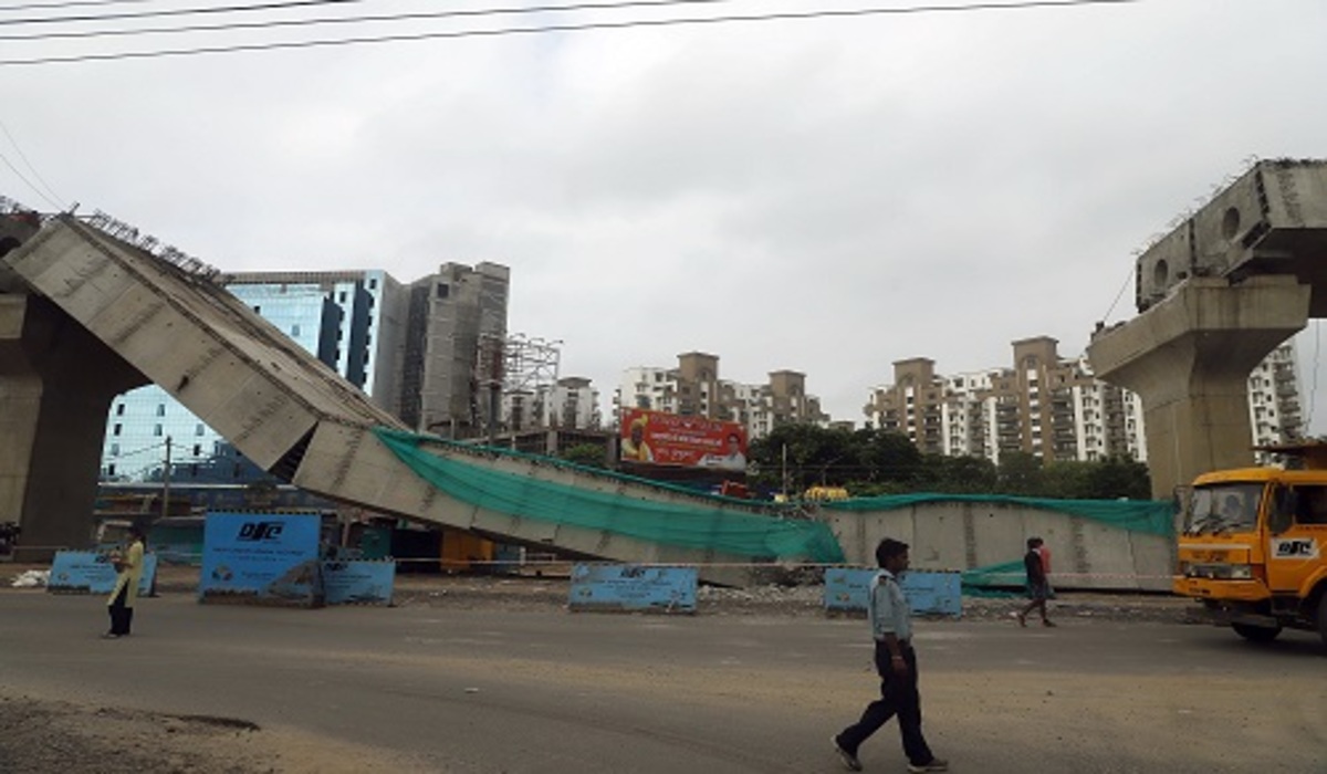 Gurugram Sohna Flyover: गुरुग्राम-सोहना फ्लाईओवर में 8 मीटर डूब गया, पहले ही जगह पर 8 महीने बाद फिर बना गड्ढा