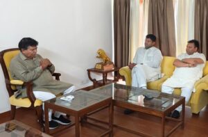 स्पीकर से मिलने पहुंचे पूर्व डिप्टी CM दुष्यंत चौटाला