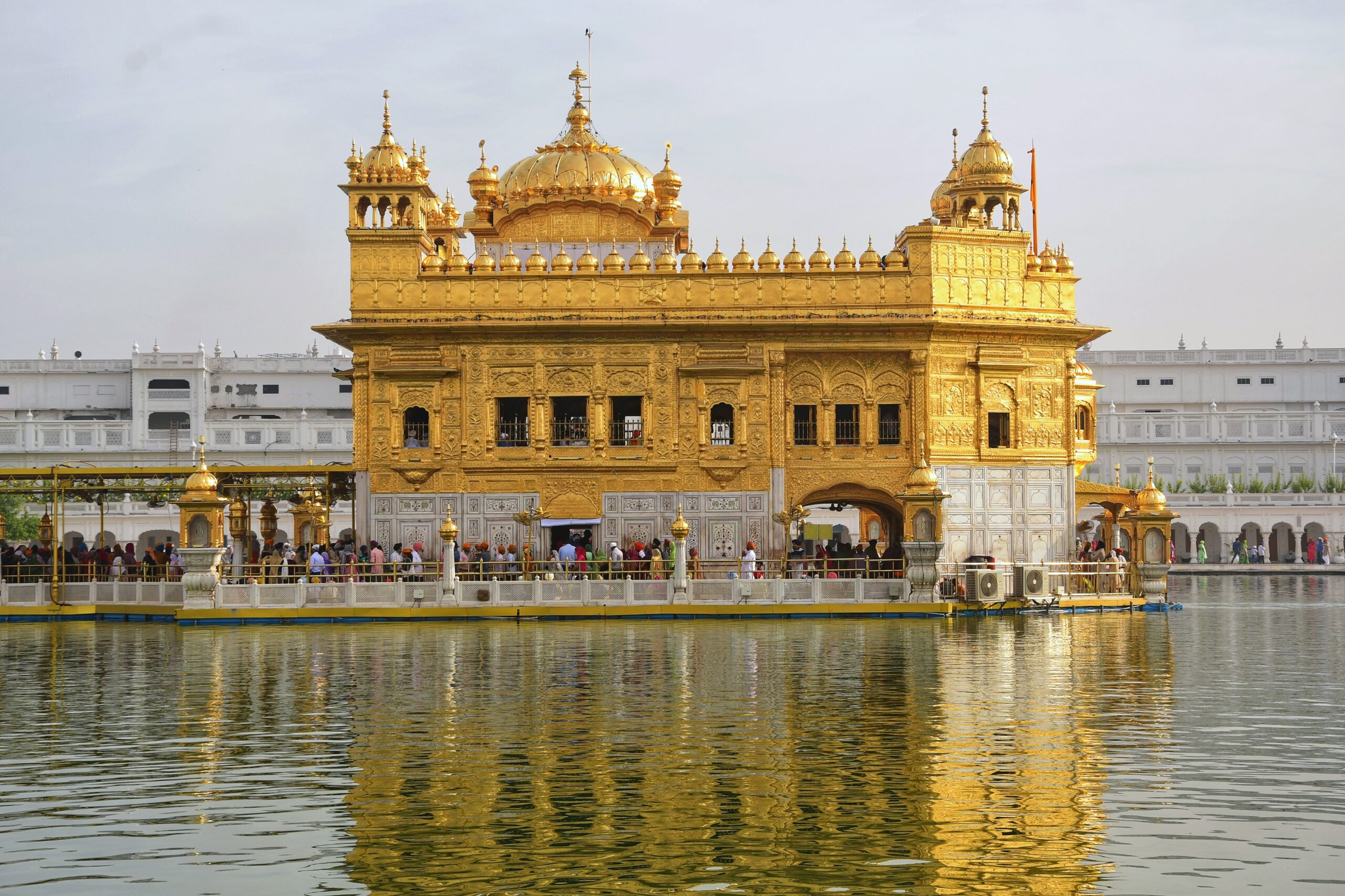 श्री हरिमंदिर साहिब में संगत के लिए नई राहत: नई तख्तियों का आगाज, सेवादारों की बढ़ी जिम्मेदारी!