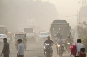 दिल्ली में खतरनाक हवा: AQI 634 के पार, प्रदूषण से सांस लेना हुआ मुश्किल!