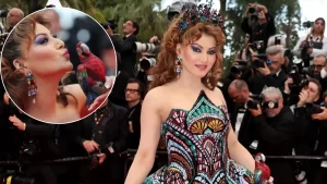 Cannes 2025 में उर्वशी रौतेला का अनोखा फैशन स्टाइल, बना चर्चा का विषय — तारीफें भी मिलीं, ट्रोलिंग भी झेली!