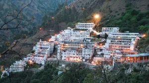 माता वैष्णो देवी यात्रा पर बड़ी राहत: अब भक्तों को मिल रही फ्री में ठहरने, भोजन और दिव्य आरती में भागीदारी की सुविधा!