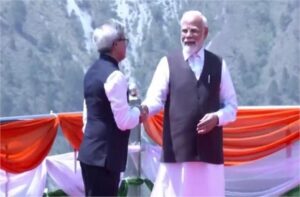 PM मोदी ने चिनाब ब्रिज और वंदे भारत ट्रेन को दी सौगात: कश्मीर कनेक्टिविटी में ऐतिहासिक दिन!
