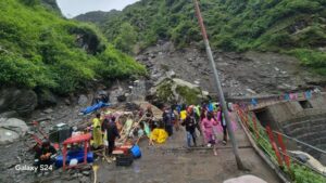 Kedarnath Yatra हादसा: खाई में गिरे श्रद्धालु, 2 की मौत, 1 लापता – रेस्क्यू ऑपरेशन जारी!