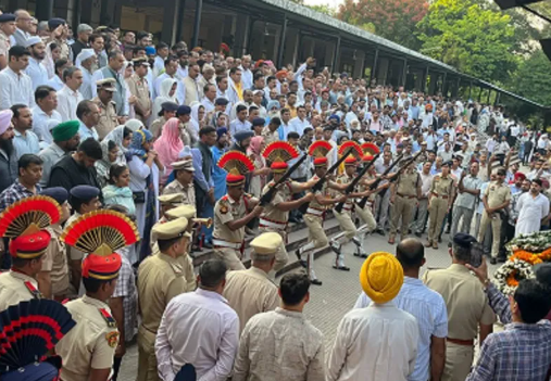 IPS पूरन कुमार का पूरे राजकीय सम्मान के साथ अंति/म सं/स्का/र