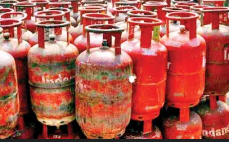 1अप्रैल से कमर्शियल सिलेंडर के दाम 218 रुपए तक बढ़े