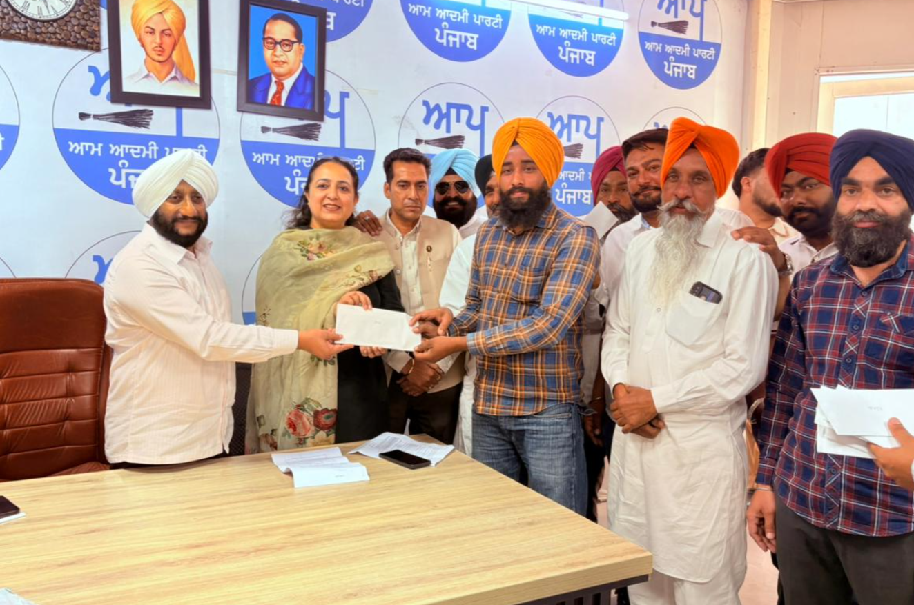 विधायक ने मोहाली में विकास कार्यों के लिए 1 करोड़ के चेक वितरित किए