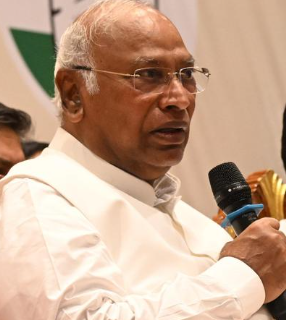 खरगे के ‘आतंक/वादी’ बयान पर.. बीजेपी ने खरगे से माफी की मांग की