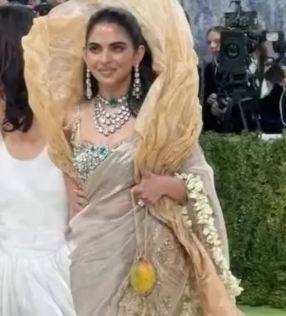 met gala 2026 में ईशा अंबानी का आम लुक छाया
