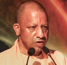 सड़क पर नमाज पढ़ने को लेकर CM योगी हुए स/ख्त