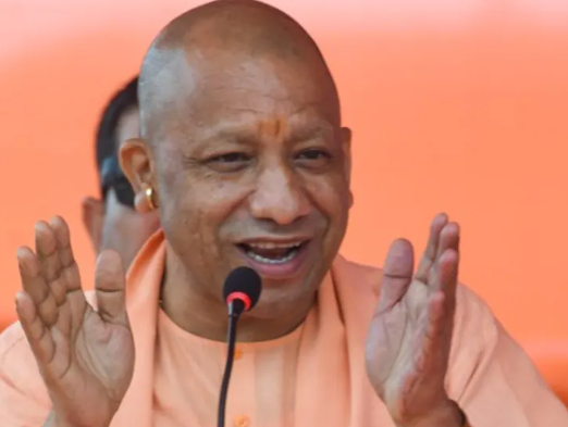 गमला चो/री पर CM योगी का तंज, कार्यक्रम में छूटे ठहाके