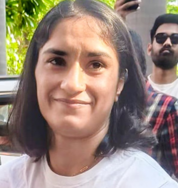 रेसलर विनेश फोगाट का ट्रायल रुकवाने WFI सुप्रीम कोर्ट पहुंचा