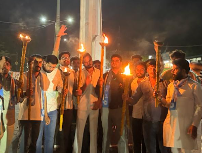NSUI ने NEET परीक्षा में अनियमितताओं को लेकर निकाली मशाल यात्रा