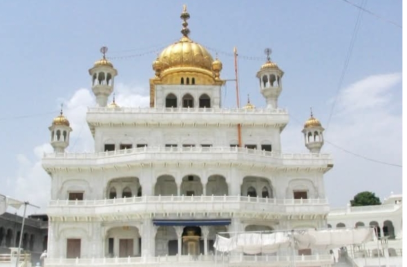 AAP मंत्री, विधायक नंगे पैर पहुंचे अकाल तख्त ..