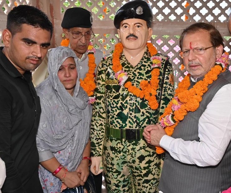 शहीद जगमहेंद्र कौशिक की प्रतिमा का अनावरण