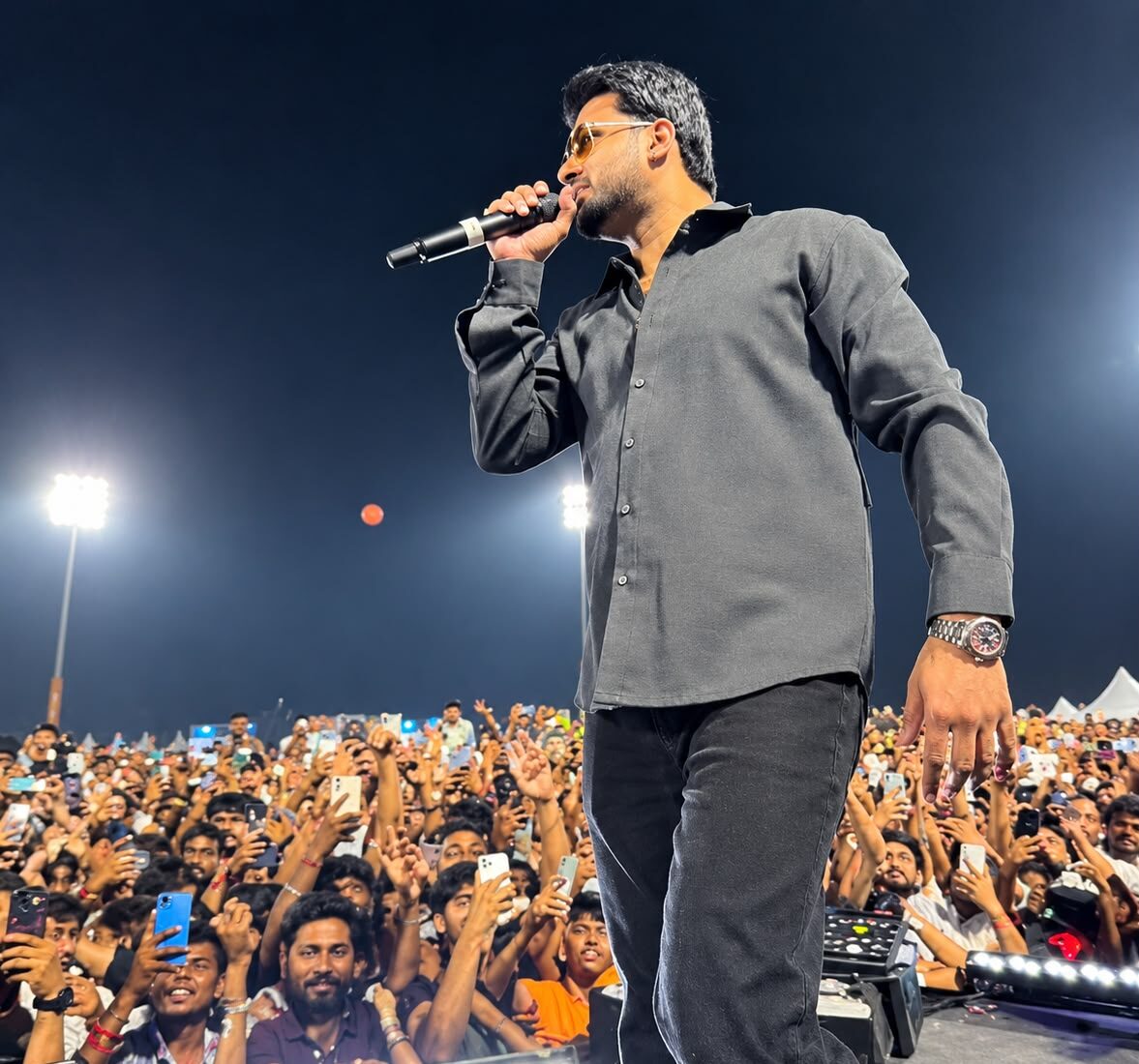 Namo Cricket League में मनकीरत औलख की लाइव परफॉर्मेंस, झूमे दर्शक
