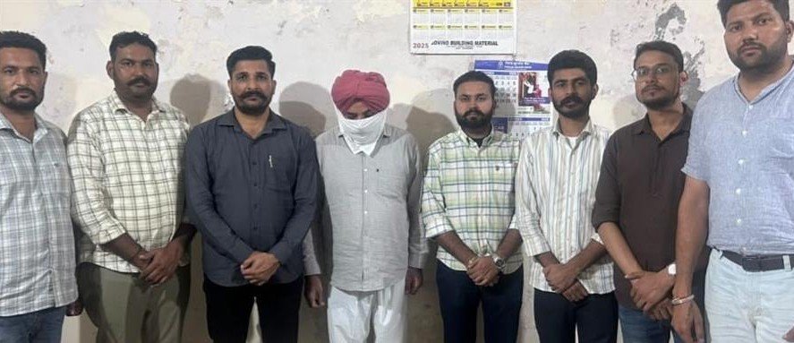 पंजाब में रिश्वत लेते 8 लोग गि/र/फ्तार