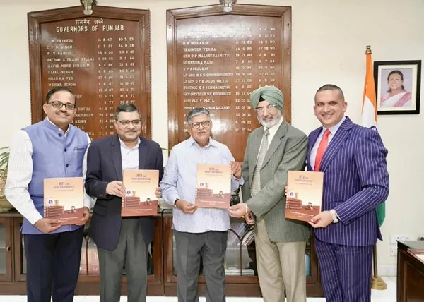 पंजाब के राज्यपाल को भेंट की गई ‘RTI और सुशासन’ पुस्तक